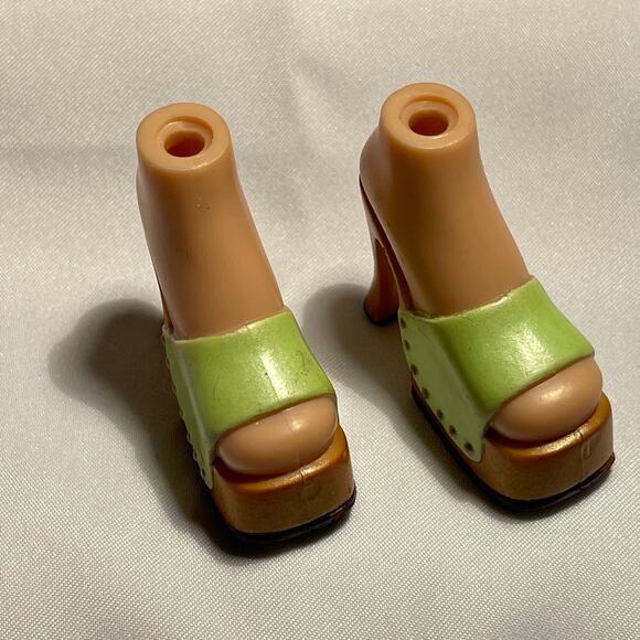 Bratz Footwear Meygan Strut it Lime Green^ Gold  Platform Sandals Shoes - Picture 3 of 4